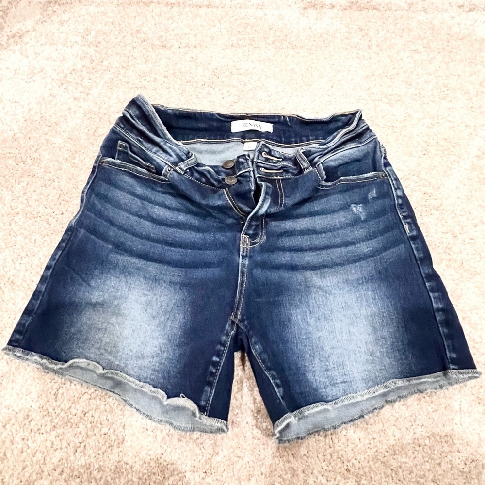 Zenana Dark Wash Denim Shorts 
🟣FINAL PRICE🟣 - Picture 3 of 5